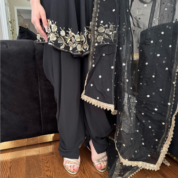 Indian & Pakistani style suit - Picture 4 of 14